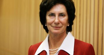 Irina Szewinska foi a única velocista do mundo que conseguiu bater o recorde mundial nos 100m, 200m e 400m livres (Ian Walton/Getty Images)