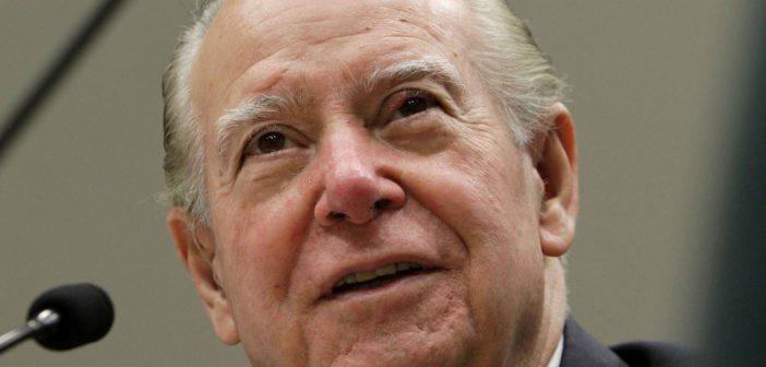 O juiz aposentado da Suprema Corte da Califórnia, Cruz Reynoso, mostrado em 2012. (Rich Pedroncelli / Associated Press)