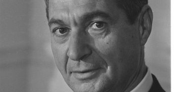 Sol Linowitz; Enviado em transferência do Canal do Panamá. (Crédito: WNYC archives)