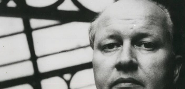 Theodore Roethke, poeta, vencedor do Prêmio Pulitzer de poesia em 1954 por seu livro ‘O Despertar’, e o National Book Award anual de Poesia em duas ocasiões: em 1959 por Words for the Wind, e postumamente em 1965 para The Far Field