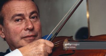 Violinista, compositor e diplomata polonês Henryk Szeryng, Alemanha por volta de 1982. (Crédito: Getty Images)