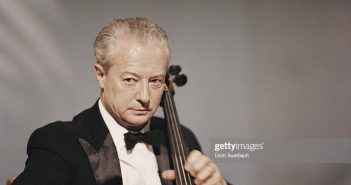 Violoncelista francês Pierre Fournier (1906 - 1986), por volta de 1965. (Foto de Erich Auerbach/Getty Images)