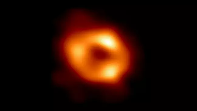 Primeira imagem do buraco negro supermassivo que habita o centro da Via Láctea. (Foto: EHT Collaboration/National Science Foundation / Reuters)