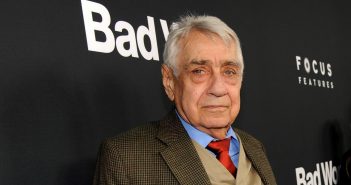 Philip Baker Hall, membro do elenco de "Bad Words", posa na estreia do filme em 5 de março de 2014, em Los Angeles. (Foto de Chris Pizzello/Invision/AP)