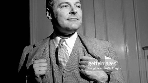 FILADÉLFIA, PA - JUNHO DE 1948: O advogado americano, ator, político e diplomata John Davis Lodge (1903-1985) posa para um retrato como um republicano do 4º distrito congressional de Connecticut para os 80º e 81º Congressos durante a Convenção Nacional Republicana de 1948 cerca Junho de 1948 no Salão de Convenções da Filadélfia, na Filadélfia, Pensilvânia. (Foto de Irving Haberman/IH Images/Getty Images)