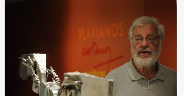 artista plástico Nicolas Vlavianos durante exposição de suas obras na Caixa Cultural em 2010 — Foto: Carlos Vieira