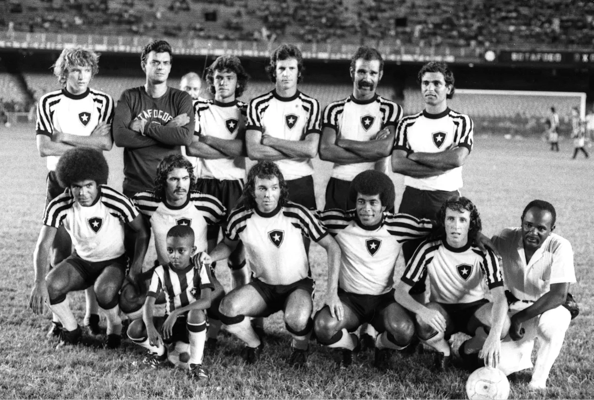 O goleiro Cao (segundo de pé) em partida do Botafogo pela Libertadores, em 1973. (Crédito da foto: Cortesia Arquivo/O GLOBO/ DIREITOS RESERVADOS)