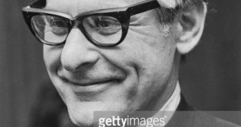 Ator e diretor americano Sam Wanamaker (1919 - 1993), Reino Unido, 19 de maio de 1972. (Foto de Evening Standard/Hulton Archive/Getty Images)