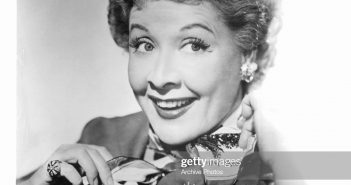 Vivian Vance em retrato publicitário para a série de televisão 'I Love Lucy', por volta de 1955. (Foto de Desilu/Getty Images)