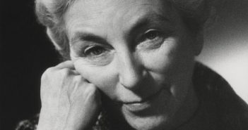 Rumer Godden, prolífica autora britânica de “The River” e “Black Narcissus” - (Crédito da foto: Cortesia National Portrait Gallery /REPRODUÇÃO /DIREITOS RESERVADOS)