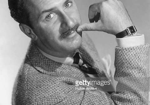 por volta de 1955: Retrato de estúdio headshot do ator americano Keenan Wynn (1916 - 1986) vestindo uma jaqueta e gravata. (Foto por Hulton Archive/Getty Images)
