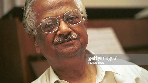 O cientista nuclear indiano Dr. Raja Ramanna, o arquiteto do programa de armas nucleares da Índia, morreu no Hospital de Bombaim na noite de quinta-feira aos 79 anos. Ramanna liderou uma equipe de cientistas do Centro de Pesquisa Atômica de Bhabha (BARC) que realizou o primeiro teste nuclear da Índia em Pokhran, no Rajastão, em maio de 1974. Mais tarde, chefiou o BARC entre 1972 e 1978 e novamente de 1981 a 1983. (Foto de Pallava Bagla/Corbis via Getty Images)