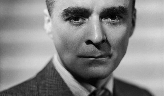 Richard Llewellyn; UM ESCRITOR DE ROMANCES E PEÇAS. (Crédito da foto: CORTESIA National Portrait Gallery / REPRODUÇÃO /DIREITOS RESERVADOS)