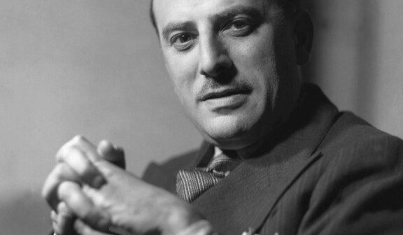 Sir Michael Balcon, produtor dos filmes ‘Ealing Comedies’. (Crédito da foto: CORTESIA — National Portrait Gallery / REPRODUÇÃO /DIREITOS RESERVADOS)