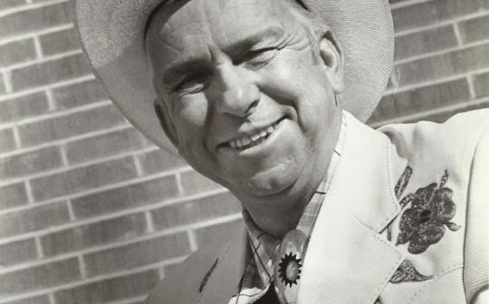 Slim Pickens, ex-estrela de rodeio que virou ator cowboy. (Crédito da foto: CORTESIA Tumgir / REPRODUÇÃO /DIREITOS RESERVADOS)