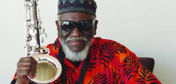 Pharoah Sanders, saxofonista e lenda do jazz, saxofonista da velha guarda do jazz. (foto: Reprodução/ www.arts.gov/ Quentin Leboucher)