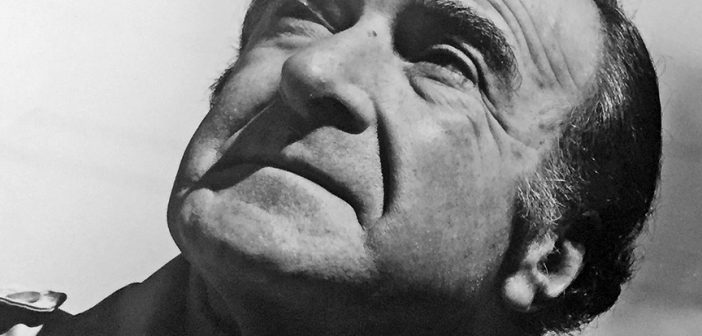 Stanley Cortez; Diretor de fotografia. (Crédito da foto: American Cinematographer / REPRODUÇÃO / DIREITOS RESERVADOS)