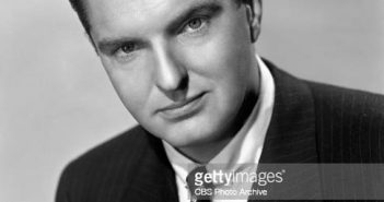 NEW YORK - 25 DE SETEMBRO: Retrato de Peter Lind Hayes. Ele e sua esposa, Mary Healy, apresentam o programa de variedades de comédia da CBS, Star of the Family. Imagem datada de 25 de setembro de 1951. (Foto da CBS via Getty Images)