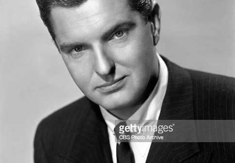 NEW YORK - 25 DE SETEMBRO: Retrato de Peter Lind Hayes. Ele e sua esposa, Mary Healy, apresentam o programa de variedades de comédia da CBS, Star of the Family. Imagem datada de 25 de setembro de 1951. (Foto da CBS via Getty Images)