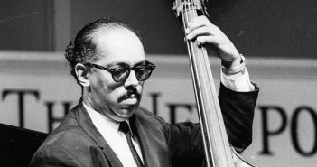 George Duvivier; Baixista das melhores bandas. (Crédito da fotografia: Discogs / REPRODUÇÃO / DIREITOS RESERVADOS)