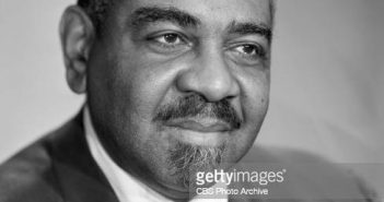 NEW YORK - 5 DE FEVEREIRO: Retrato de Tyree Glenn, jogador de trombone. Ele é apresentado no Jack Sterling Show da Rádio WCBS. 5 de fevereiro de 1963. Nova York, NY. (Foto da CBS via Getty Images)