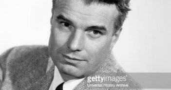 Kent Smith, Retrato Publicitário de Cabeça e Ombros para o Filme, "Paula", Foto de Coburn, Columbia Pictures, 1951. (Foto por: Universal History Archive/Universal Images Group via Getty Images)