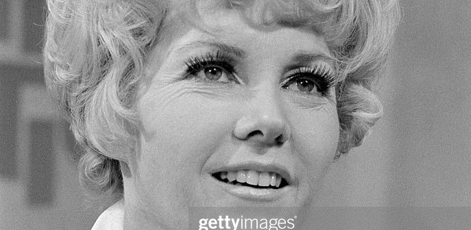 LOS ANGELES - 17 DE OUTUBRO: Whitney Blake apresentando o show KNX, "Boutique", em Los Angeles, Califórnia. Imagem datada de 17 de outubro de 1968. (Foto da CBS via Getty Images)