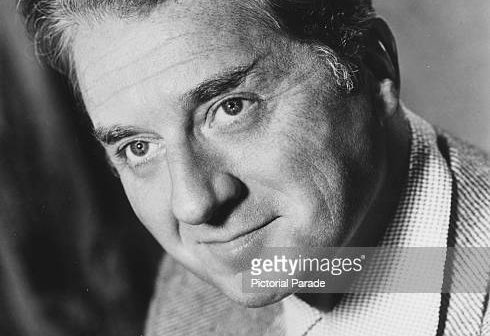 Foto do ator Claude Dauphin, atualmente se apresentando no Tappan Zee Playhouse em Nova York, 3 de junho de 1961. (Foto por Pictorial Parade/Moviepix/Getty Images)