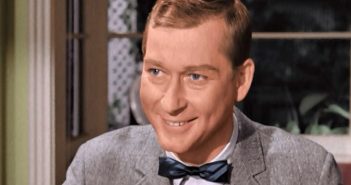 William Redfield; Ator de TV, teatro e cinema. (Crédito da fotografia: Cortesia IMDb / REPRODUÇÃO / DIREITOS RESERVADO)