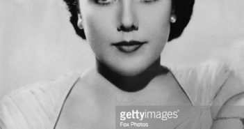 A cantora de ópera americana Rose Bampton (1907 - 2007) do Metropolitan Opera na cidade de Nova York, em 12 de maio de 1939. (Foto de Fox Photos/Hulton Archive/Getty Images)