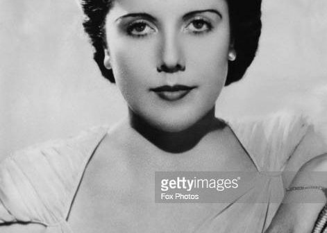 A cantora de ópera americana Rose Bampton (1907 - 2007) do Metropolitan Opera na cidade de Nova York, em 12 de maio de 1939. (Foto de Fox Photos/Hulton Archive/Getty Images)