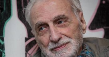 O cineasta Paul Vecchiali em São Paulo, em 2017, onde recebeu o Prêmio Leon Cakoff da Mostra Internacional de Cinema - (Mario Miranda Filho-23.out.17/Agencia Foto/Divulgação)