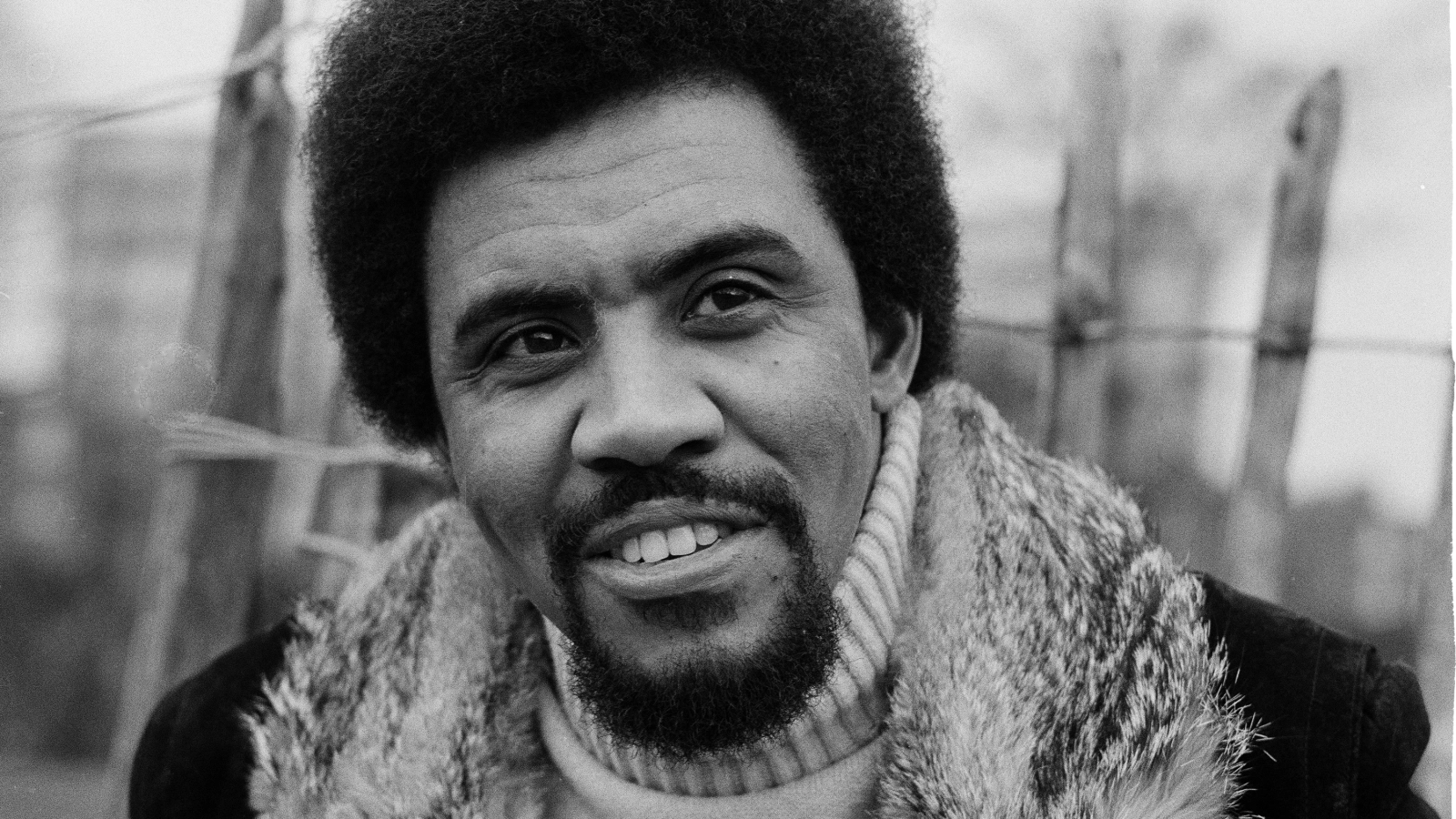 O cantor da Motown. Jimmy Ruffin fotografado em Londres, 1973. (MICHAEL PUTLAND/HULTON ARCHIVE)