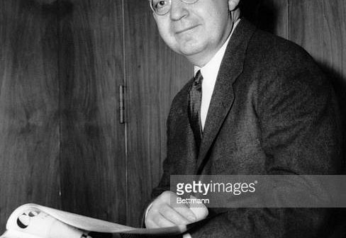 Theodore H. White, autor de livros que incluem Fire in the Ashes e The Making of the President, 1960. (Crédito da fotografia: Cortesia Getty Images / DIREITOS RESERVADOS)