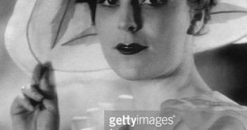 NÃO ESPECIFICADO - 17 DE ABRIL: Jarmila Novotna (1907-1994) soprano checa c. 1938 (Foto de Apic/Getty Images)