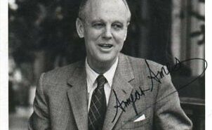 Amyas Ames, foi um banqueiro de investimentos que dedicou metade de sua vida ao apoio às artes, tornando-se presidente do conselho da Filarmônica de Nova York e do Lincoln Center for the Performing Arts. (Crédito da fotografia: Cortesia eBay / REPRODUÇÃO / DIREITOS RESERVADO)