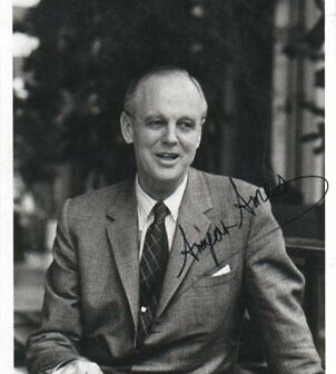 Amyas Ames, foi um banqueiro de investimentos que dedicou metade de sua vida ao apoio às artes, tornando-se presidente do conselho da Filarmônica de Nova York e do Lincoln Center for the Performing Arts. (Crédito da fotografia: Cortesia eBay / REPRODUÇÃO / DIREITOS RESERVADO)