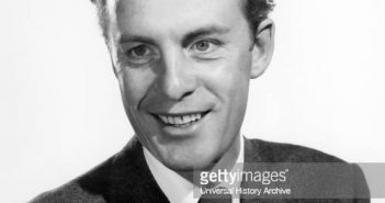 Alf Kjellin, retrato publicitário de cabeça e ombros para o filme "My Six Convicts", Columbia Pictures, 1952 . (Foto por: Universal History Archive/Universal Images Group via Getty Images)