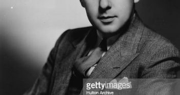por volta de 1933: Ben Lyon, a estrela de Hollywood, ator de cinema e comediante. Ele se casou com a estrela de Hollywood e comediante Bebe Daniels. Assinado por Warner Brothers e First National. (Foto de Hulton Archive/Getty Images)