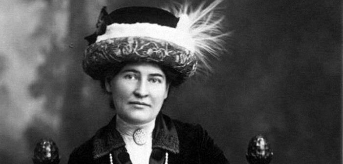 Willa Cather por volta de 1912. Fotógrafo: Aime Dupont Studio, Nova York. Cortesia da Wikimedia Commons.