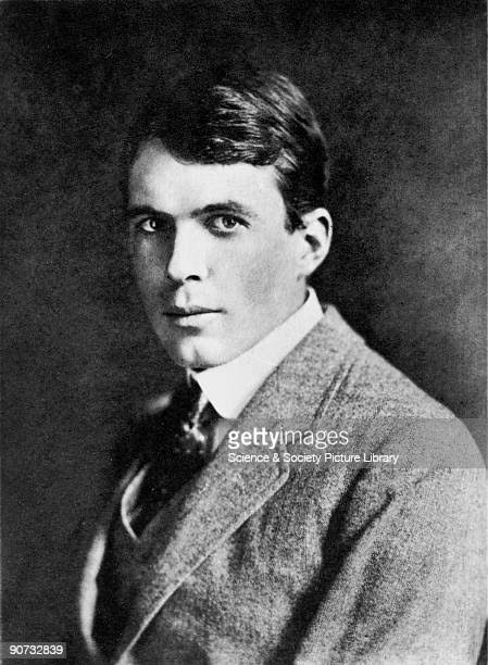 Sir William Lawrence Bragg, físico que com seu pai Sir William Bragg