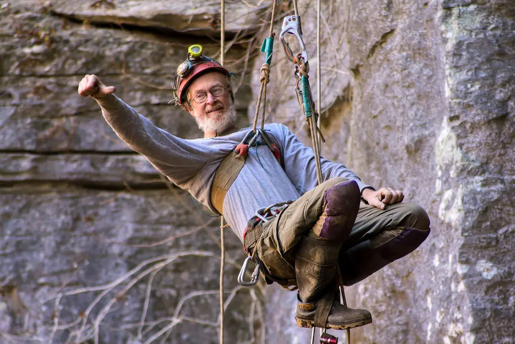 Marion Smith em uma foto sem data. Ele explorou 8.291 cavernas separadas em sua vida, muito mais do que qualquer um já registrado. (Crédito: Chuck Sutherland)