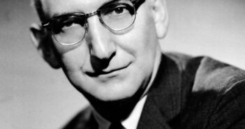 Reuven Frank, ex-presidente da NBC News e pioneiro do jornalismo de TV. (Crédito da fotografia: Cortesia AP/ REPRODUÇÃO/ DIREITOS RESERVADOS)