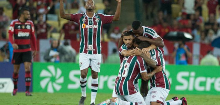 Com a conquista, Fluminense consegue feitos inéditos na história do Campeonato Carioca © Tricolores celebram um dos gols: arrancada com direito a 'olé' (Armando Paiva / LANCE!)
