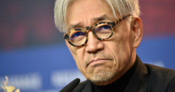 Esta foto de arquivo de 15 de fevereiro de 2018 mostra o compositor japonês Ryuichi Sakamoto em Berlim © Stefanie LOOS