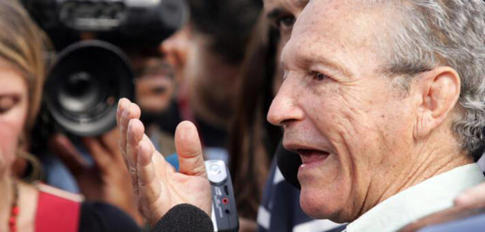 Robson Gracie no enterro de seu filho Ryan Gracie no ano de 2007. Foto: Wilton Junior/Agência Estado © Fornecido por Estadão