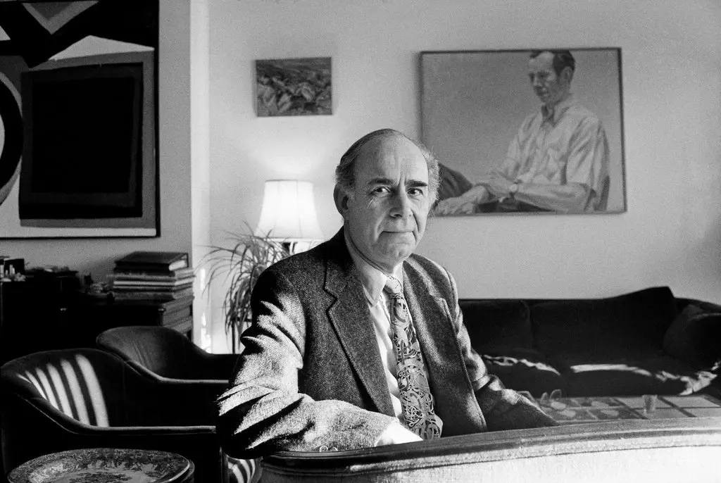 Irving Sandler em seu apartamento em Greenwich Village em 1990. Seu livro abrangente “O Triunfo da Pintura Americana: Uma História do Expressionismo Abstrato” “moldou gerações de colecionadores”, disse um funcionário da Sotheby's. (Crédito: Linda M. Barão)