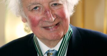 Historiador britânico Hugh Thomas em 2008. (FRANCOIS MORI/AP)