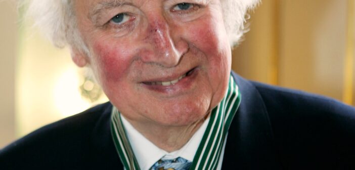 Historiador britânico Hugh Thomas em 2008. (FRANCOIS MORI/AP)