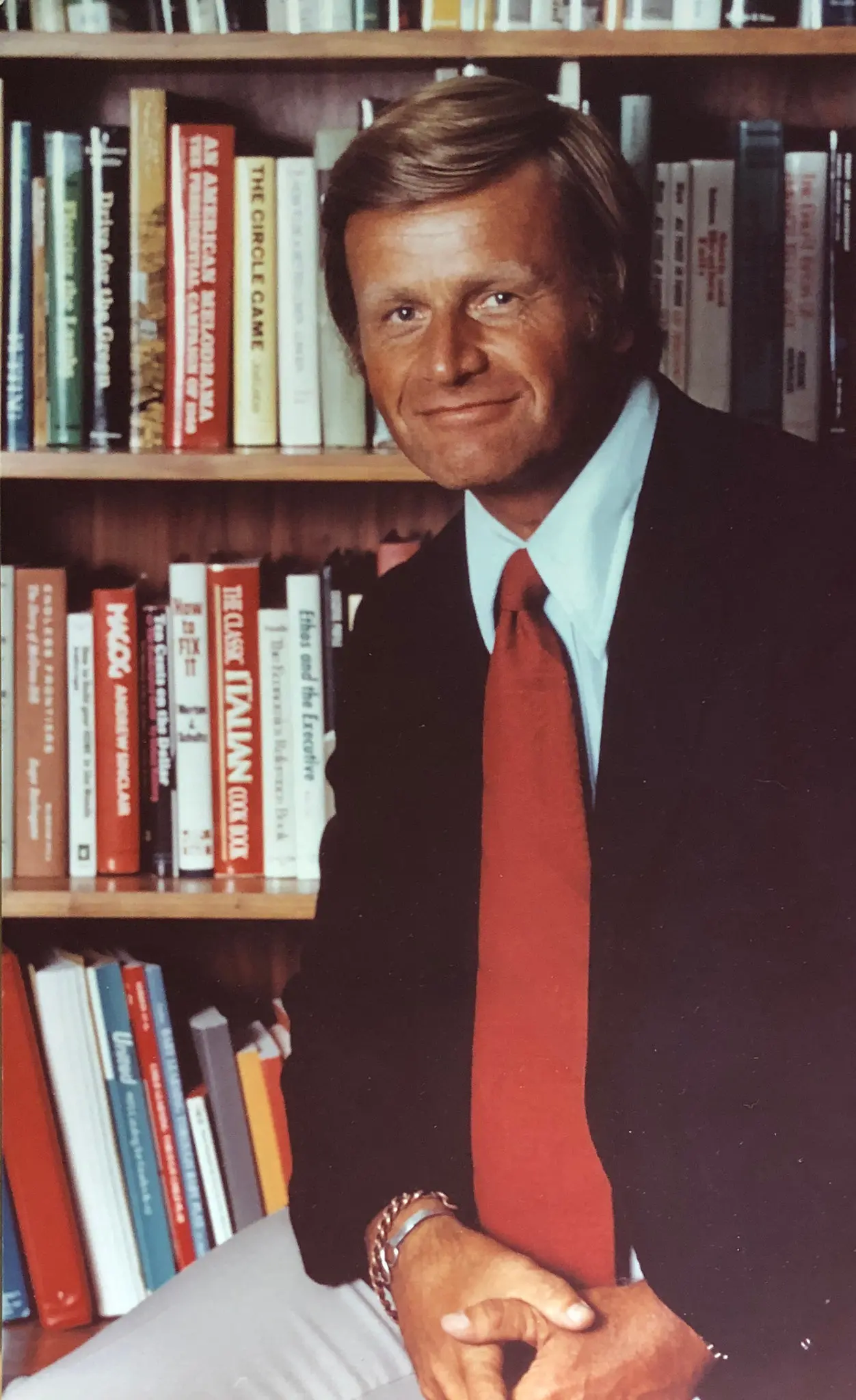 Harry Hoffman em uma foto sem data. Em doze anos como presidente da Waldenbooks, ele supervisionou a rápida expansão. (Crédito...via família Hoffman)